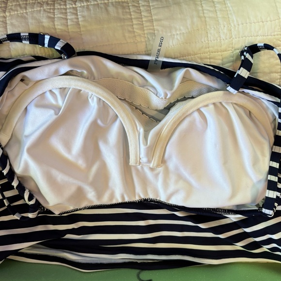 Lands End 2 piece swimming suit. Top is Size 10. Bottom is size 8. - Picture 4 of 6